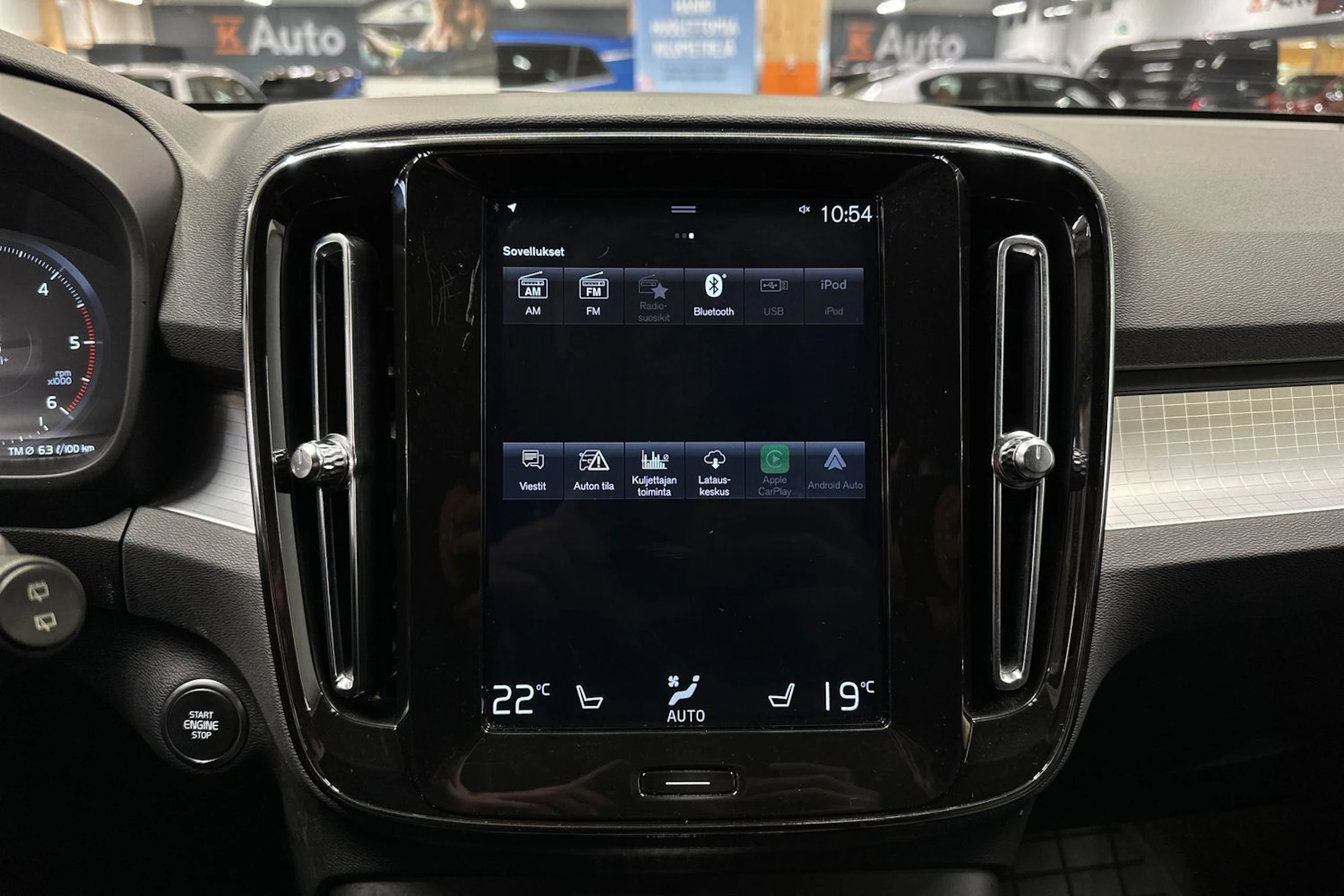 valkoinen Volvo XC40 2020 kuva 18.