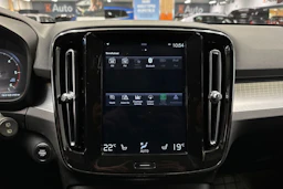 valkoinen Volvo XC40 2020 kuva 18.