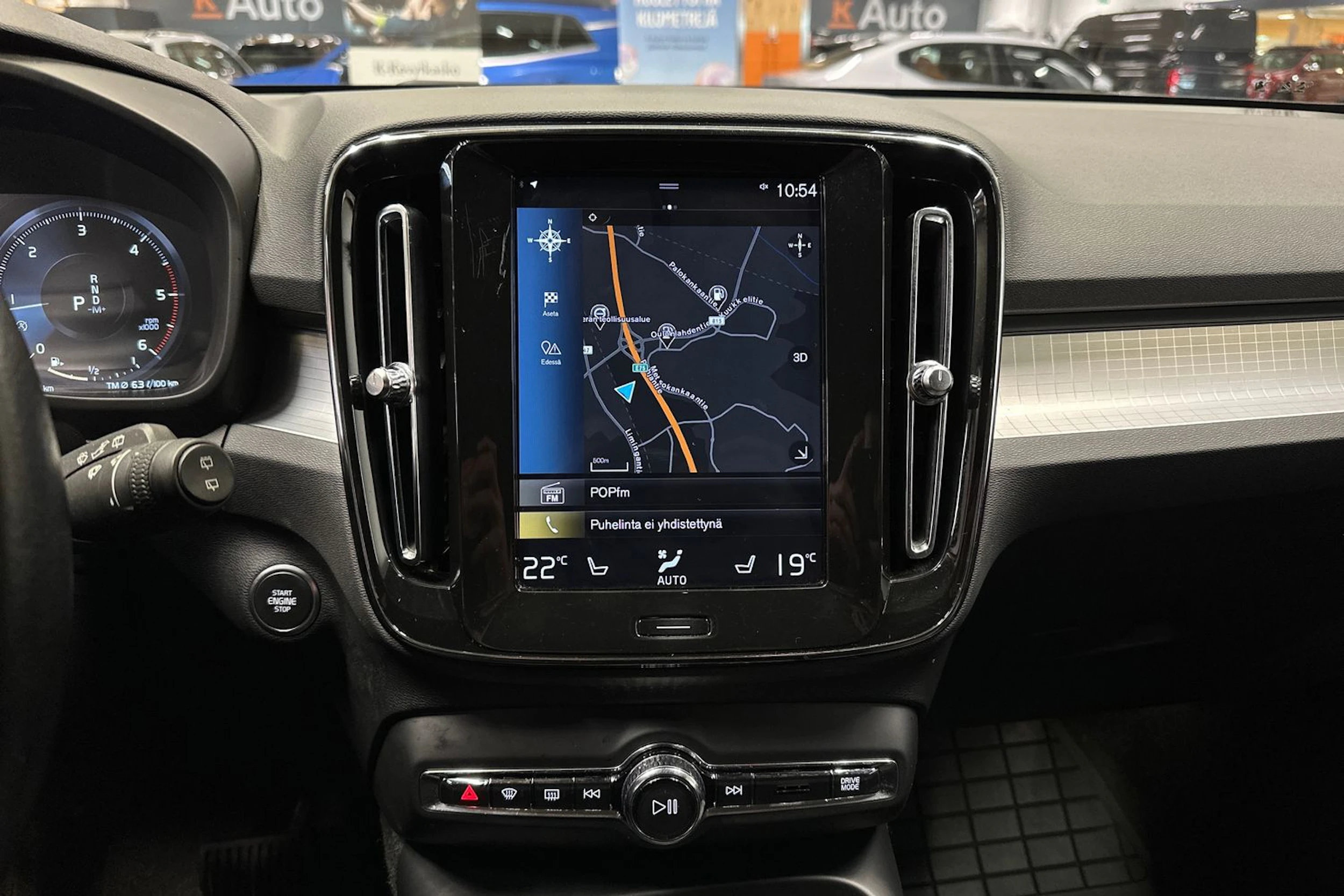 valkoinen Volvo XC40 2020 kuva 21.