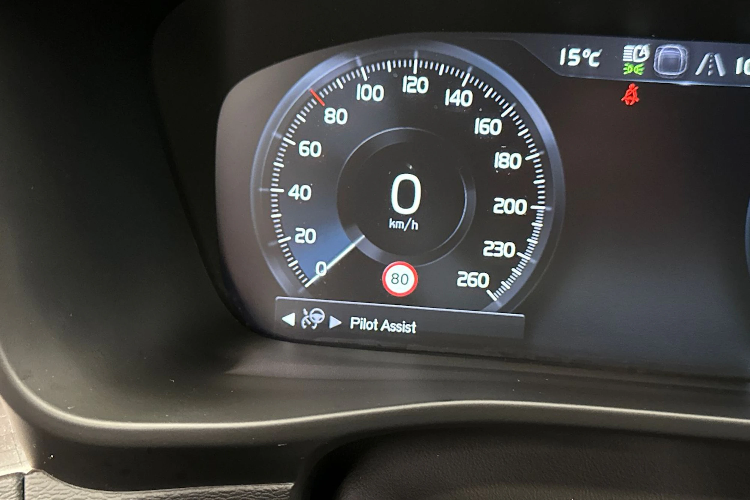 valkoinen Volvo XC40 2020 kuva 24.