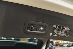 valkoinen Volvo XC40 2020 kuva 27.