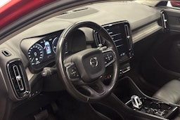 punainen Volvo XC40 2021 kuva 7.