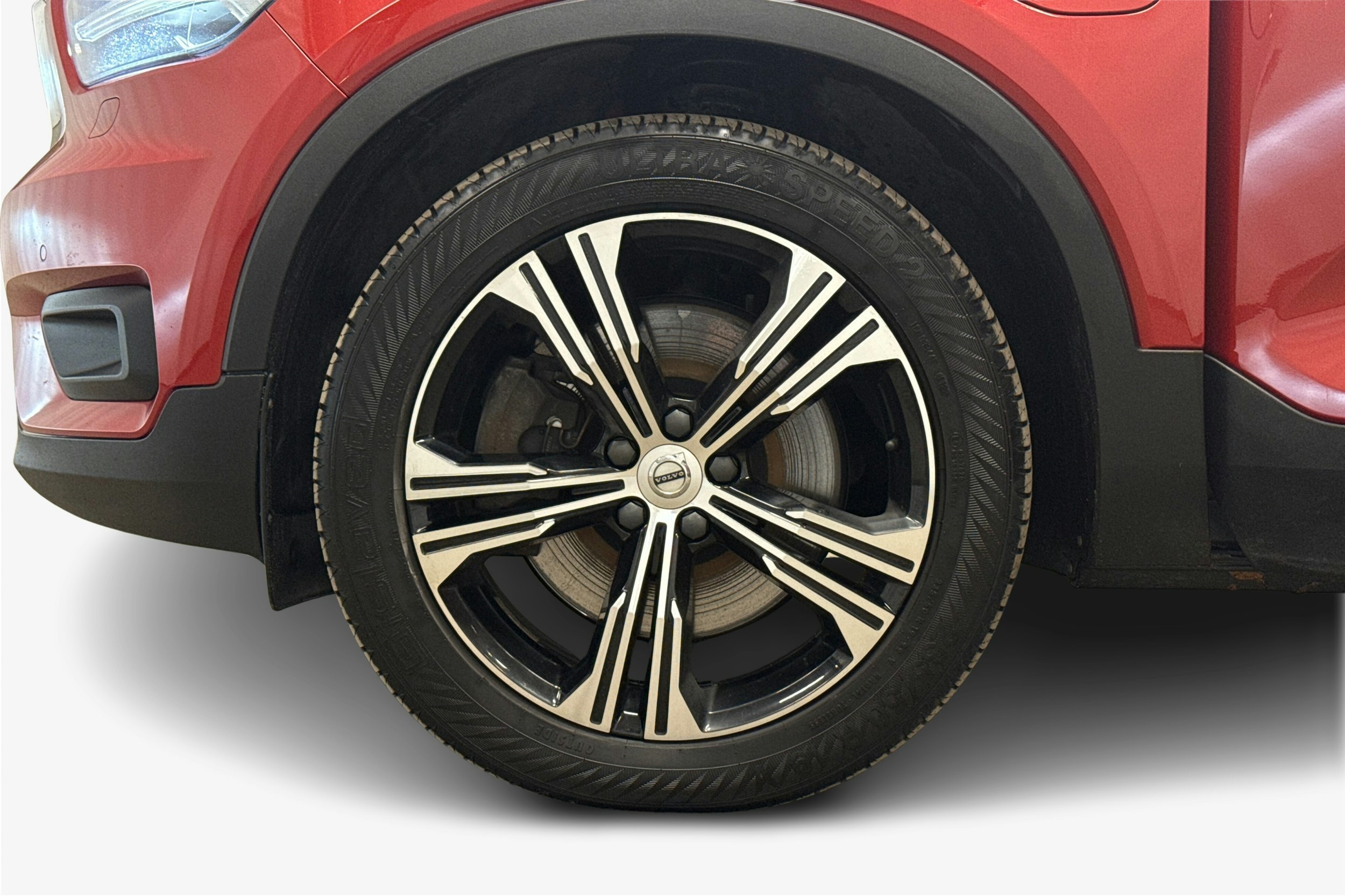 punainen Volvo XC40 2021 kuva 11.