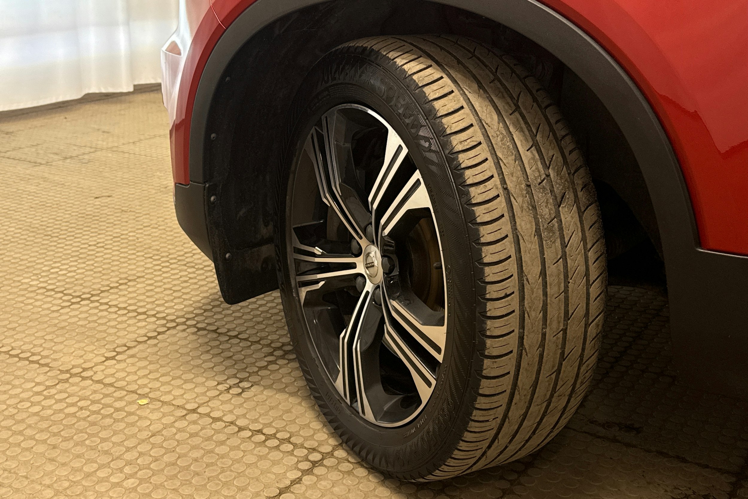 punainen Volvo XC40 2021 kuva 13.