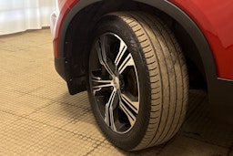 punainen Volvo XC40 2021 kuva 13.