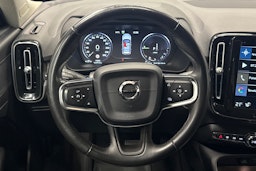 punainen Volvo XC40 2021 kuva 14.