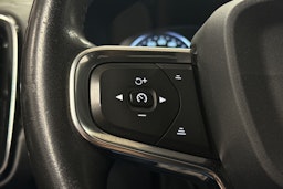 punainen Volvo XC40 2021 kuva 16.