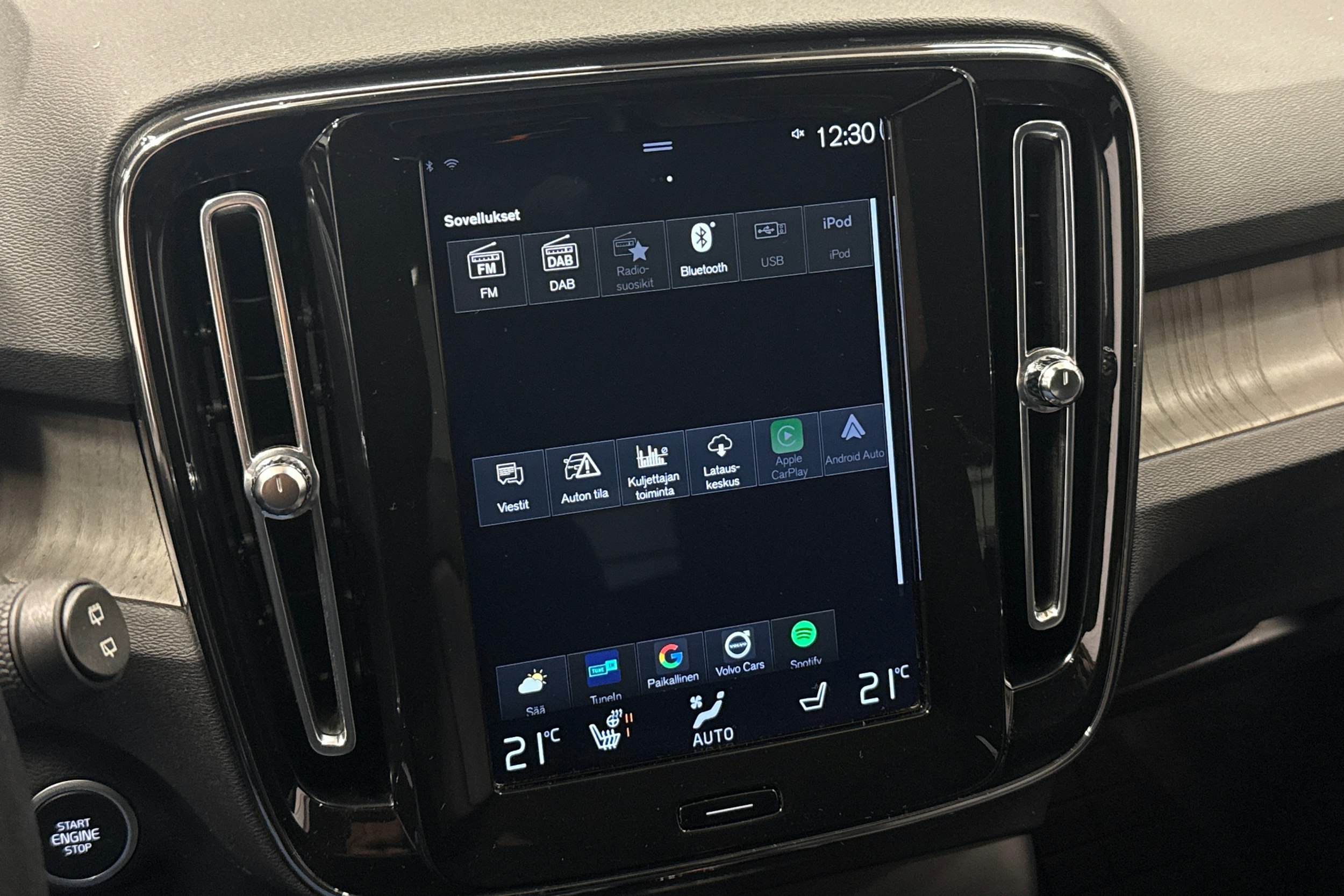 punainen Volvo XC40 2021 kuva 20.