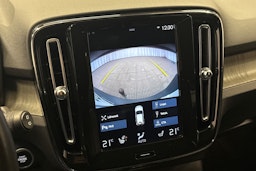 punainen Volvo XC40 2021 kuva 21.