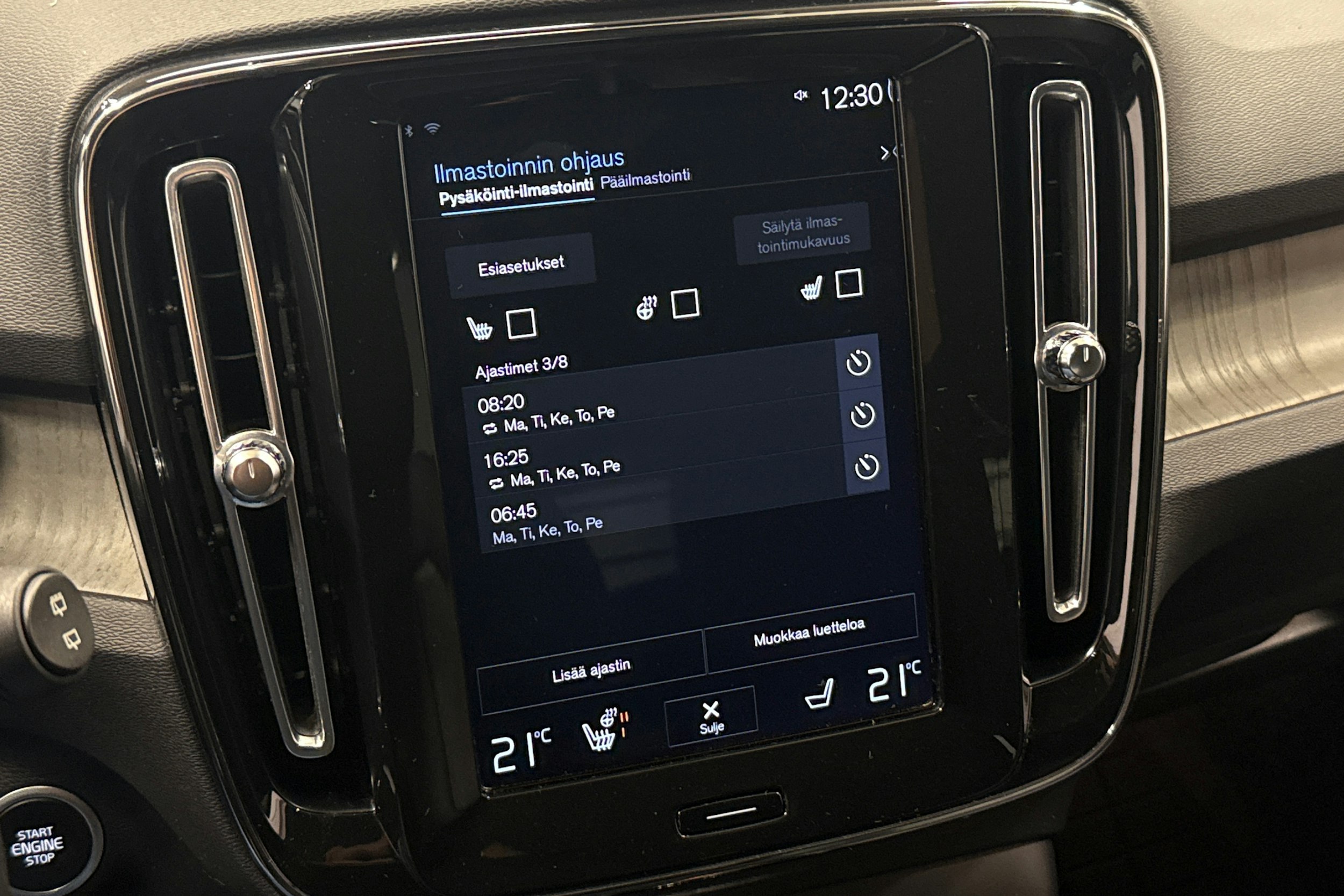 punainen Volvo XC40 2021 kuva 22.