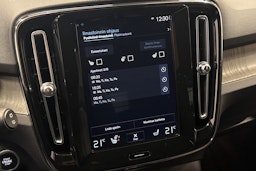 punainen Volvo XC40 2021 kuva 22.