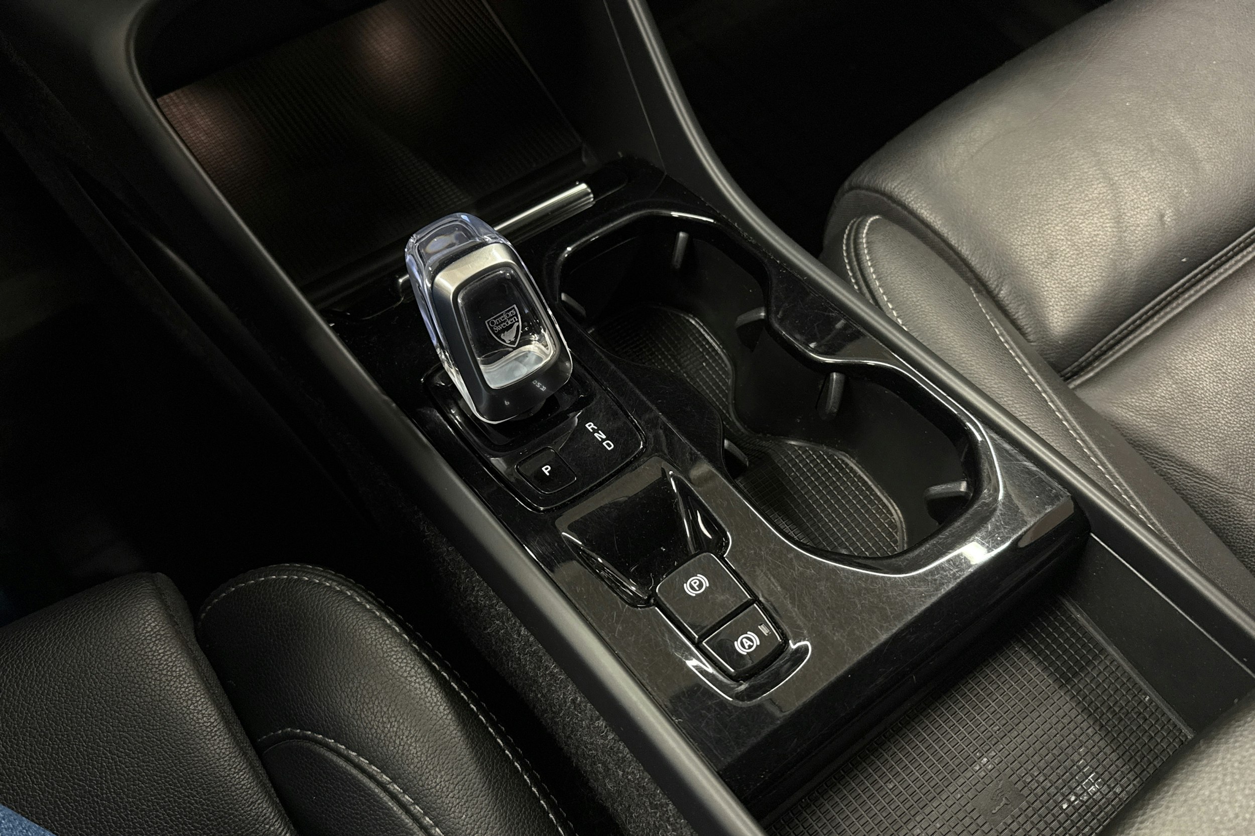 punainen Volvo XC40 2021 kuva 23.