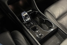 punainen Volvo XC40 2021 kuva 23.