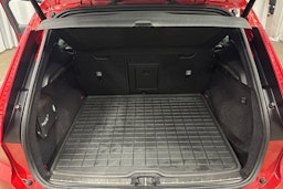 punainen Volvo XC40 2021 kuva 25.