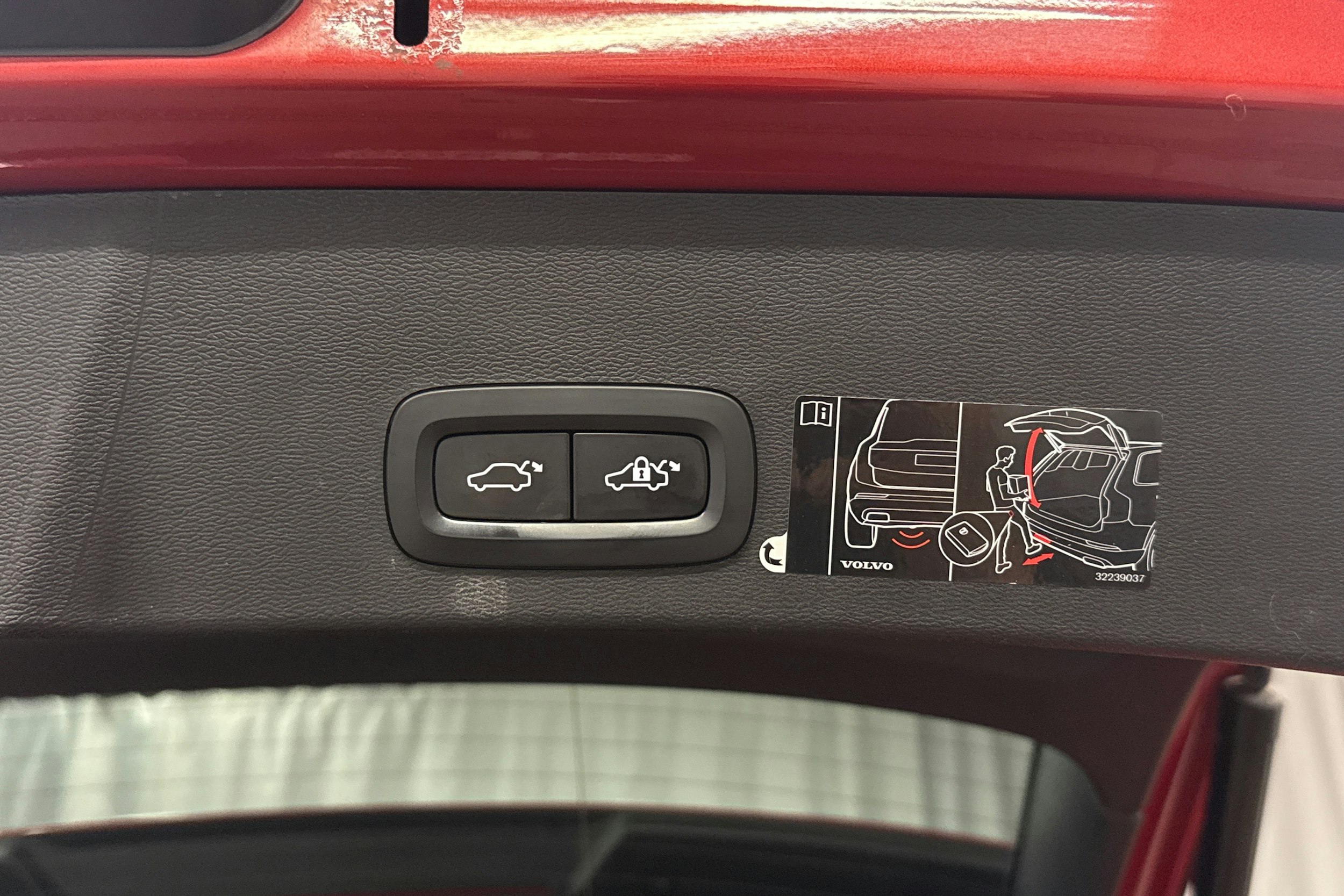 punainen Volvo XC40 2021 kuva 26.