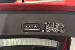 punainen Volvo XC40 2021 kuva 26.