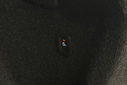 punainen Volvo XC40 2021 kuva 27.