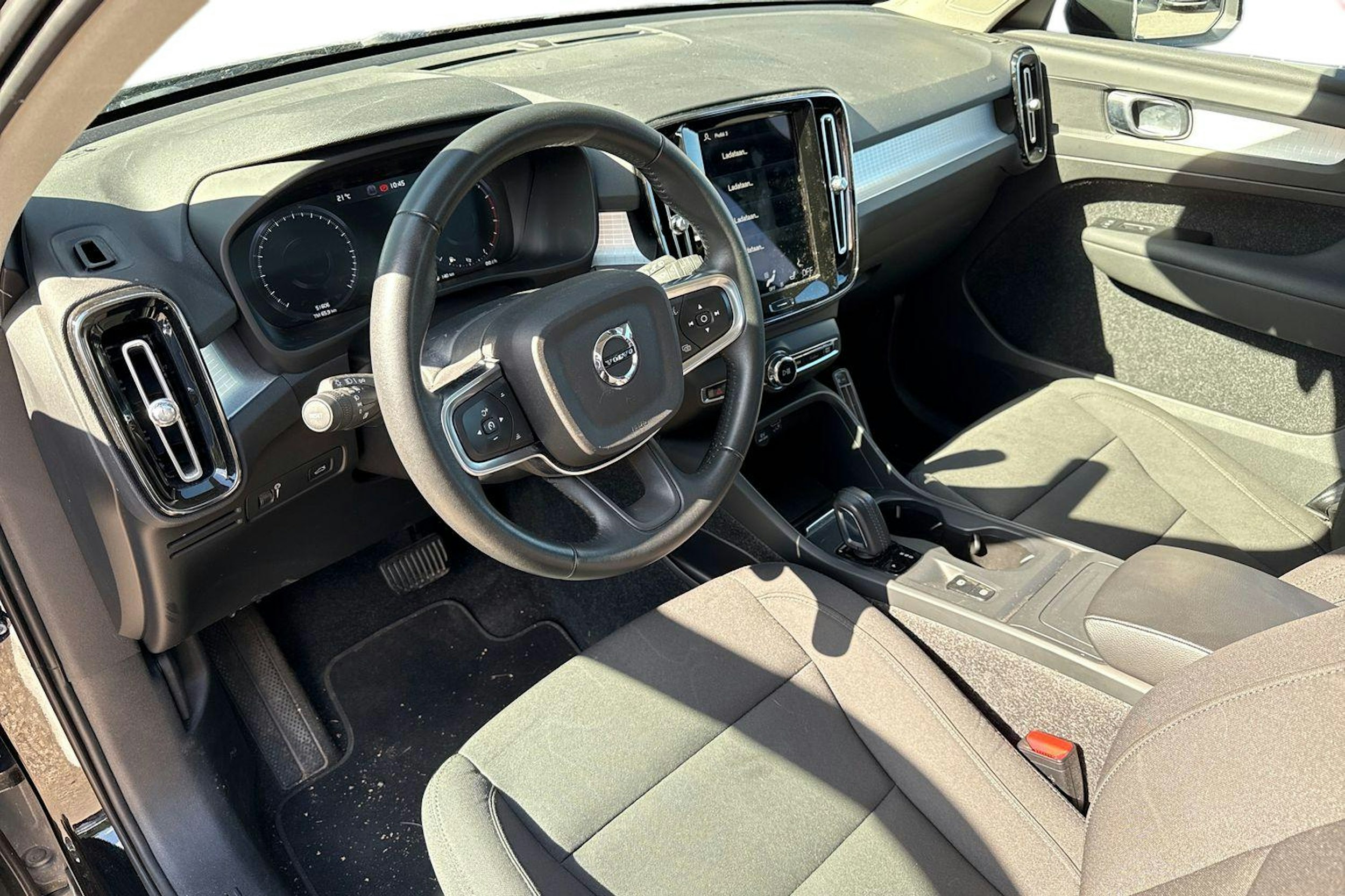 musta Volvo XC40 2020 kuva 3.