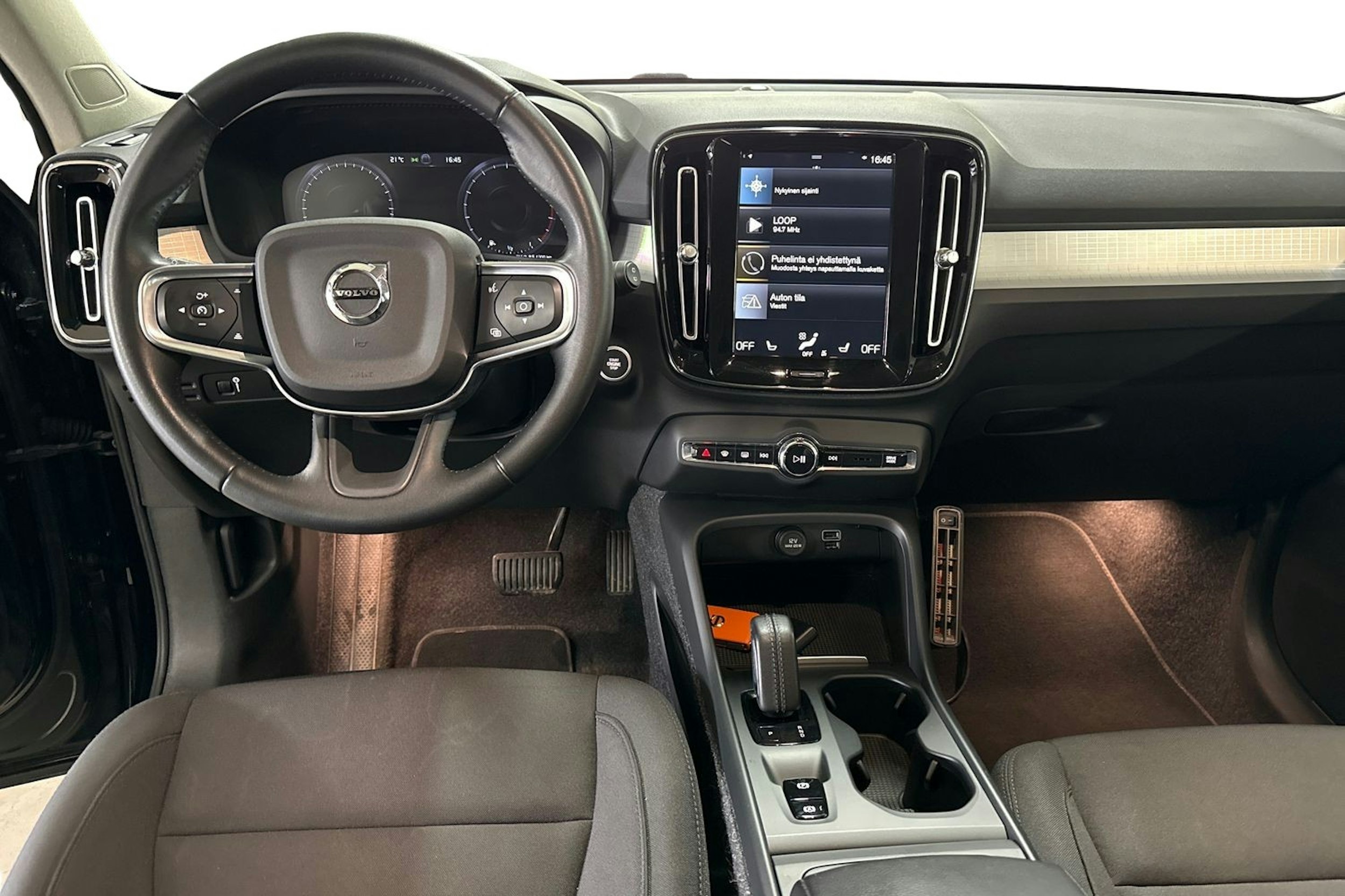 musta Volvo XC40 2020 kuva 9.