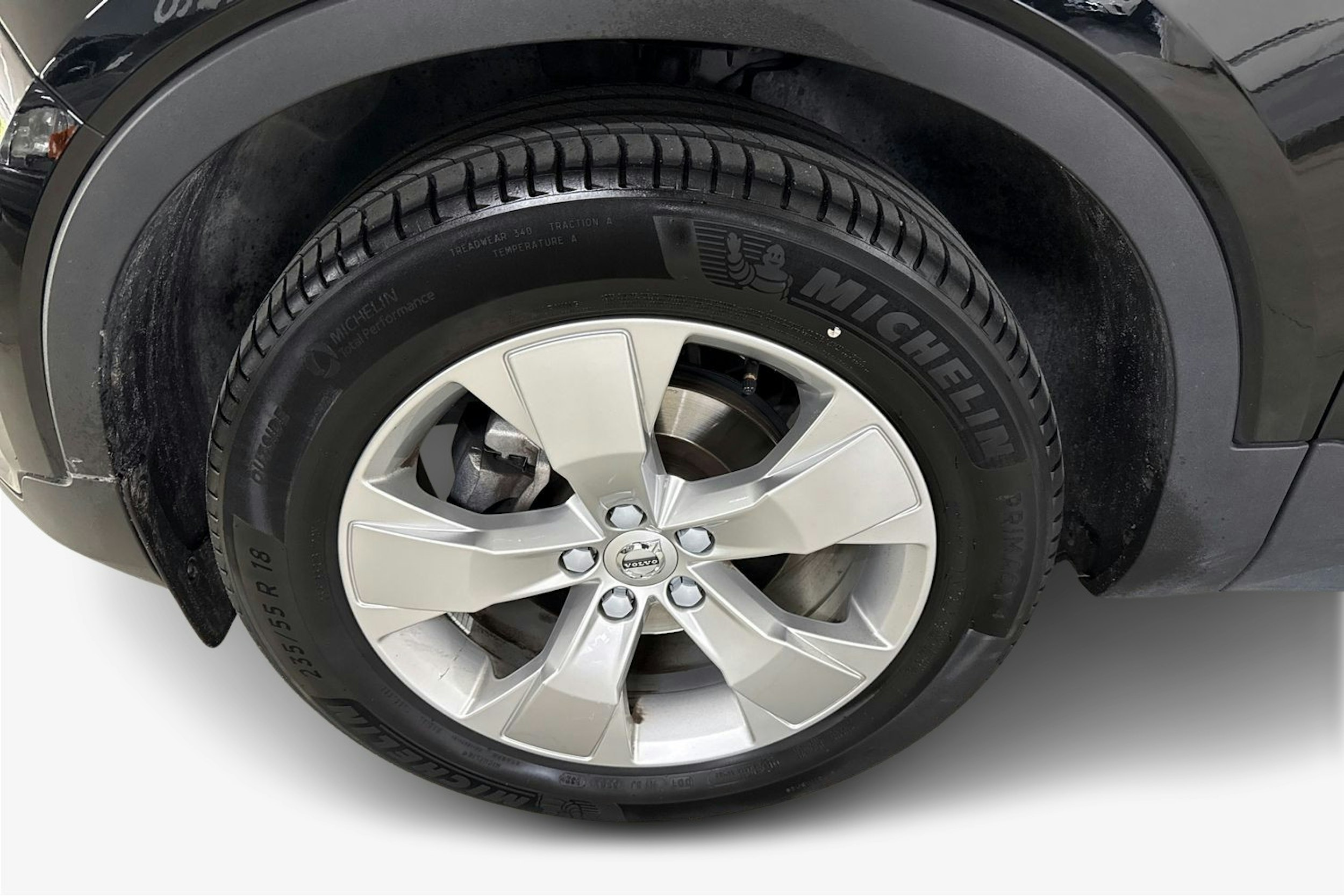 musta Volvo XC40 2020 kuva 11.
