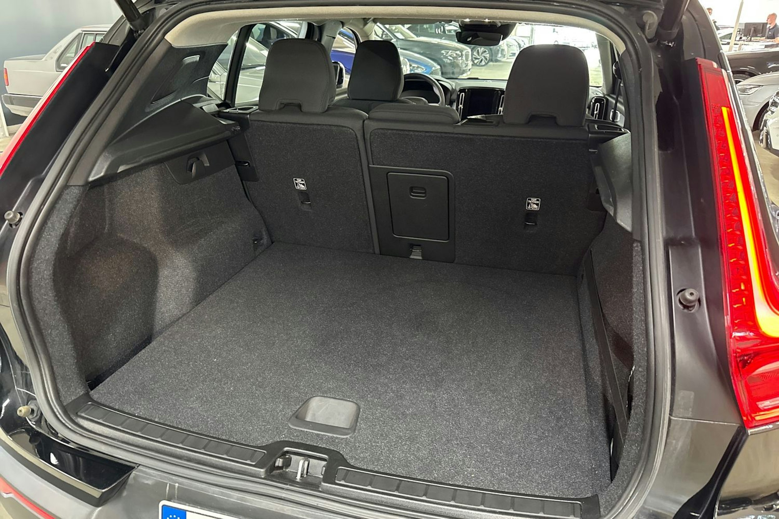 musta Volvo XC40 2020 kuva 14.