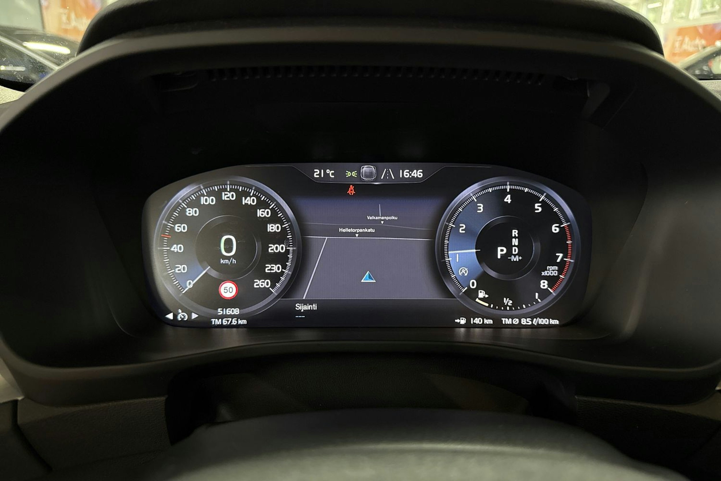 musta Volvo XC40 2020 kuva 17.