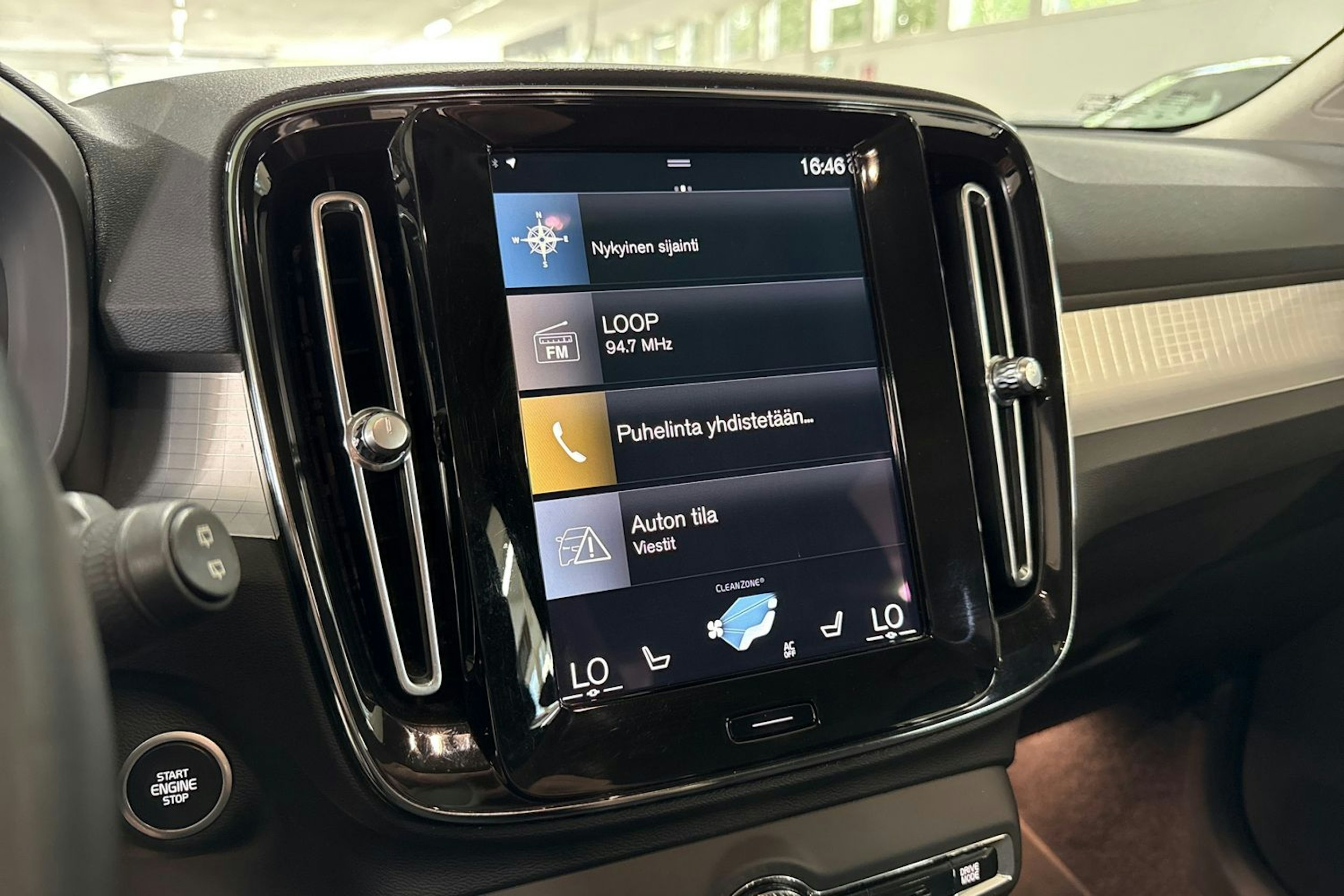 musta Volvo XC40 2020 kuva 18.