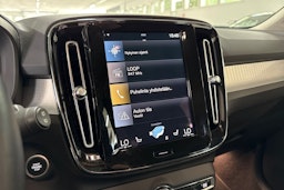musta Volvo XC40 2020 kuva 18.