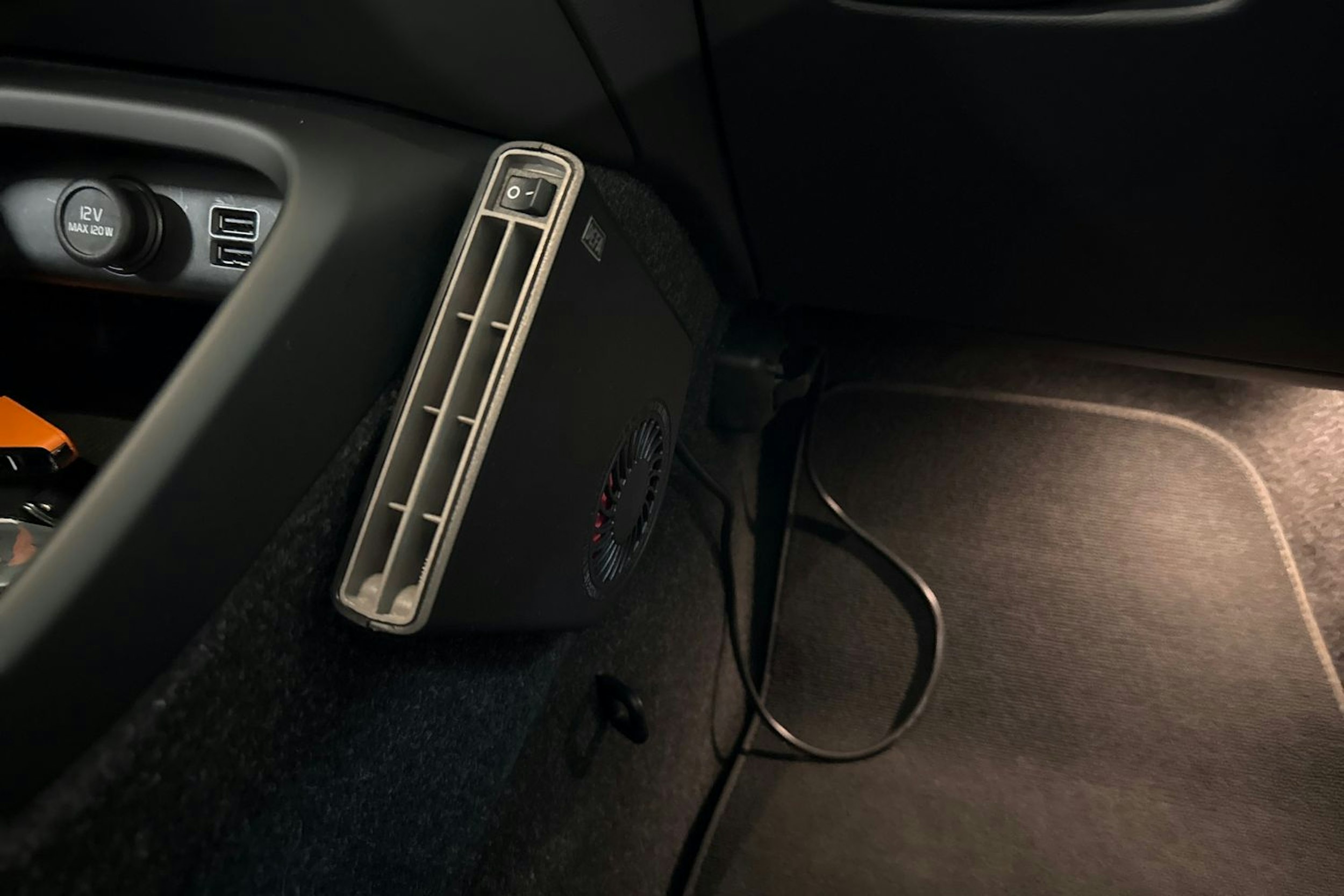 musta Volvo XC40 2020 kuva 23.