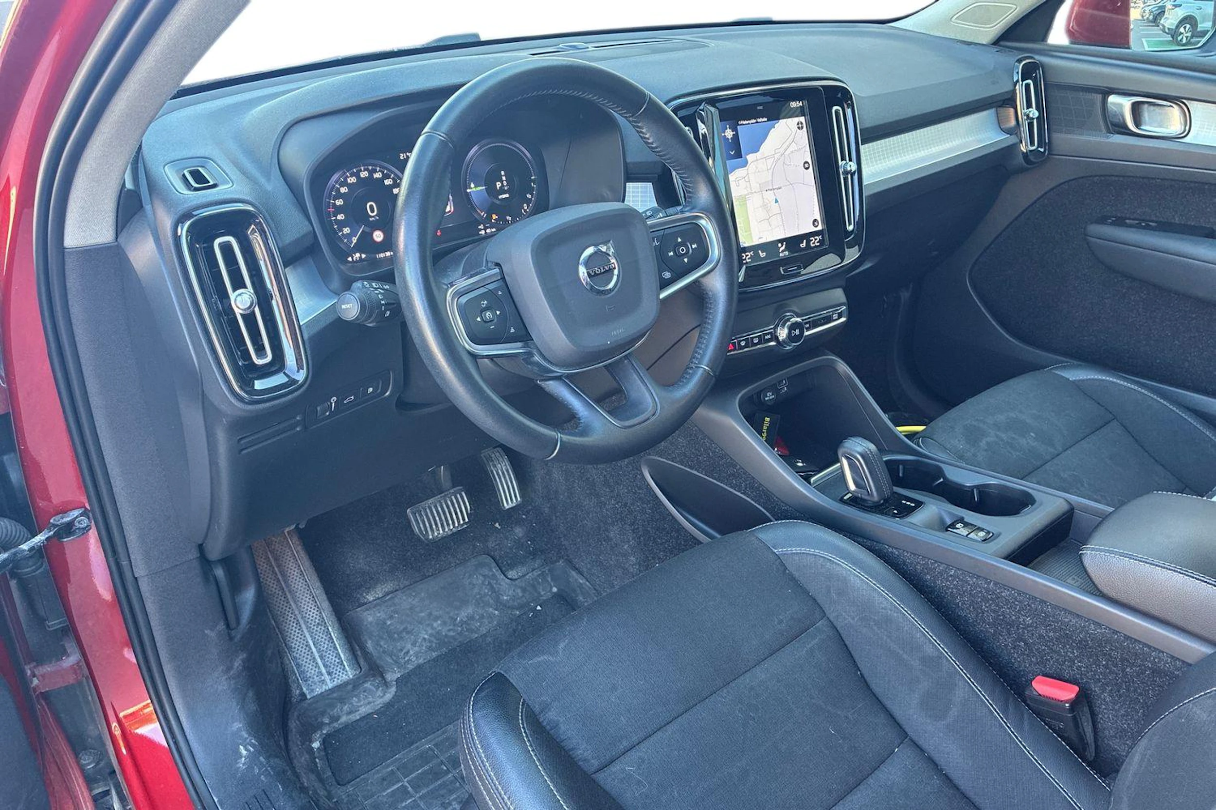 punainen Volvo XC40 2020 kuva 3.