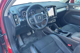 punainen Volvo XC40 2020 kuva 3.