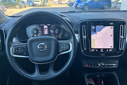 punainen Volvo XC40 2020 kuva 4.