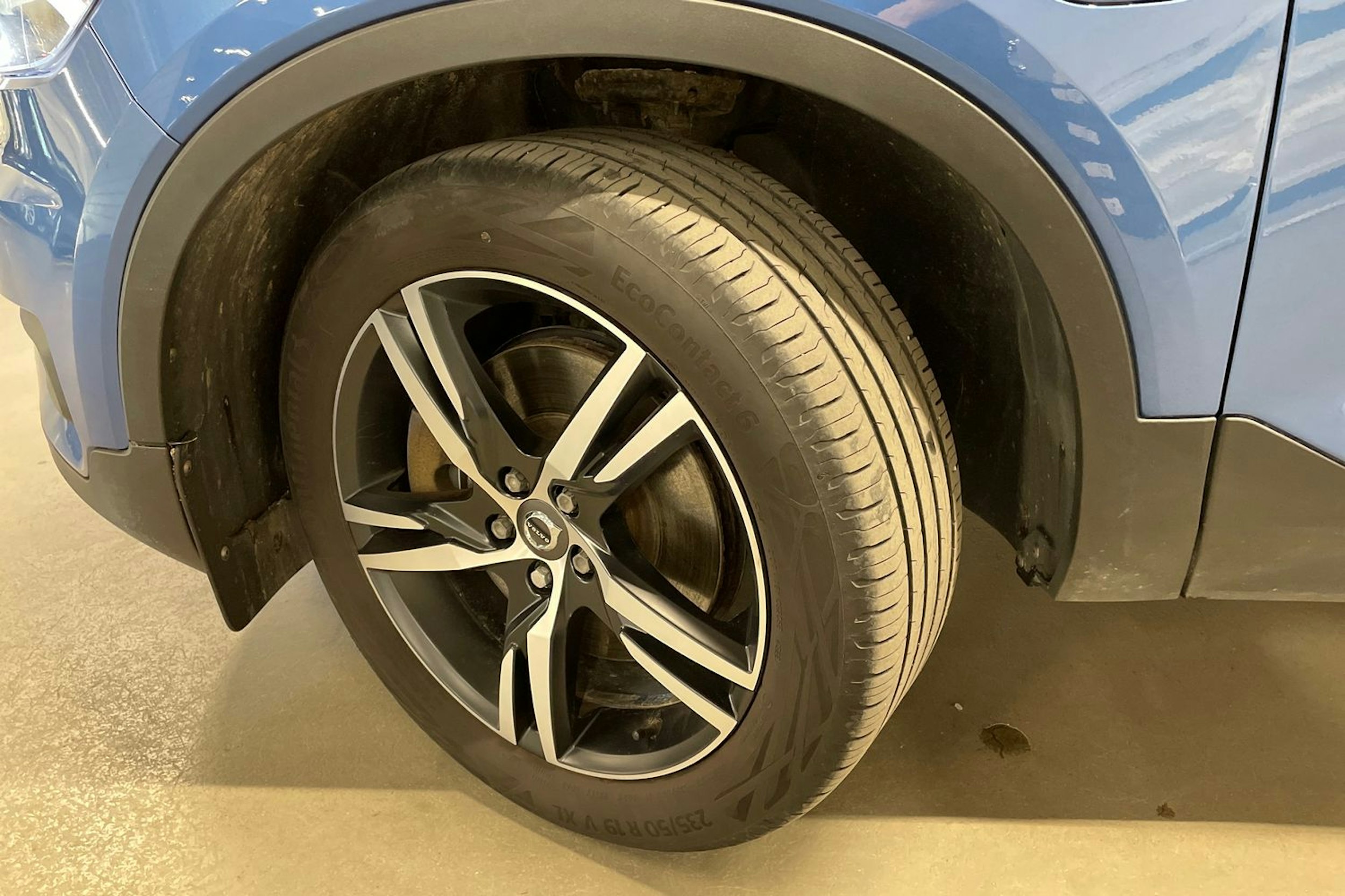 sininen Volvo XC40 2020 kuva 13.