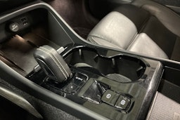 sininen Volvo XC40 2020 kuva 22.