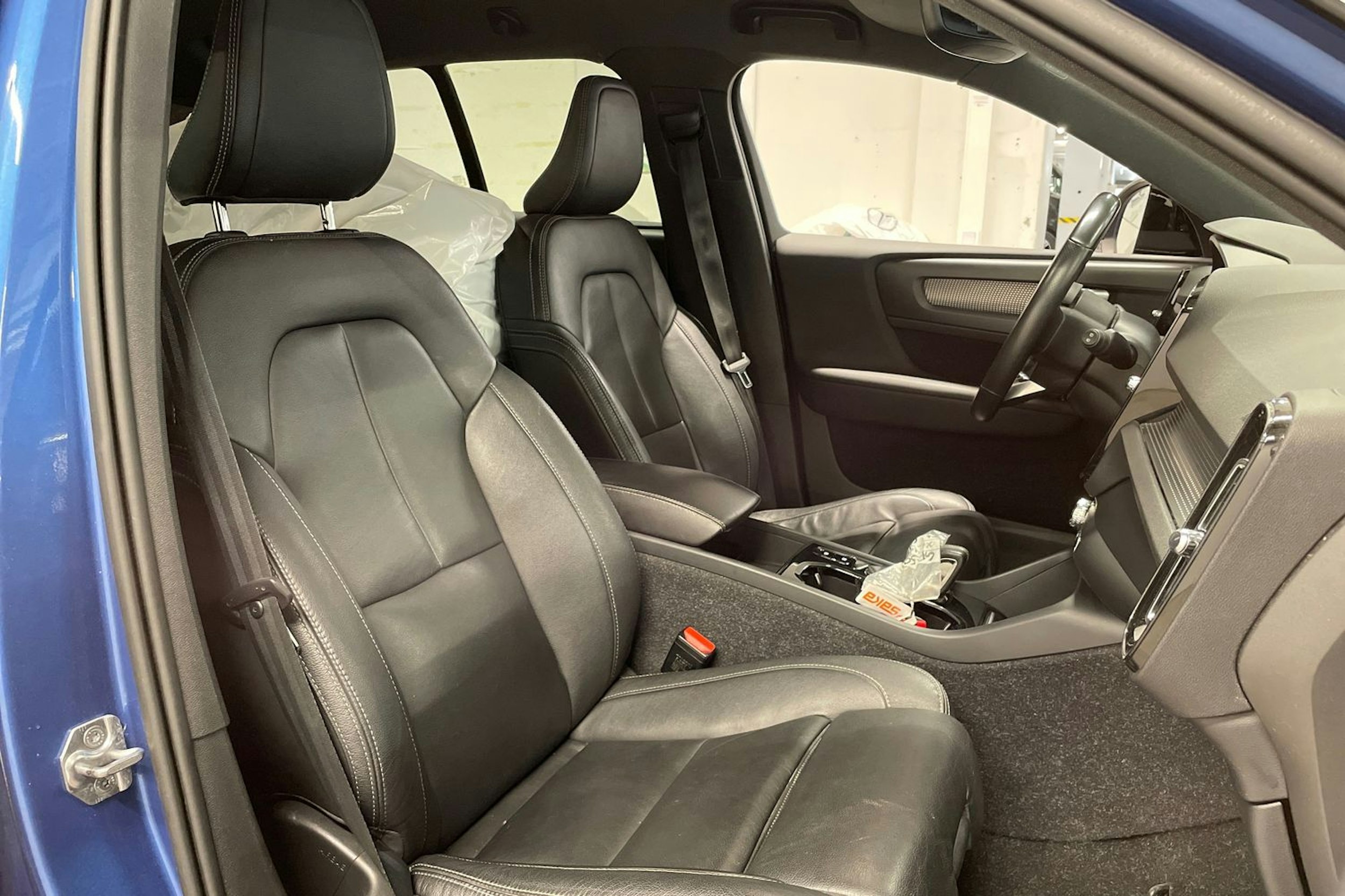 sininen Volvo XC40 2020 kuva 28.