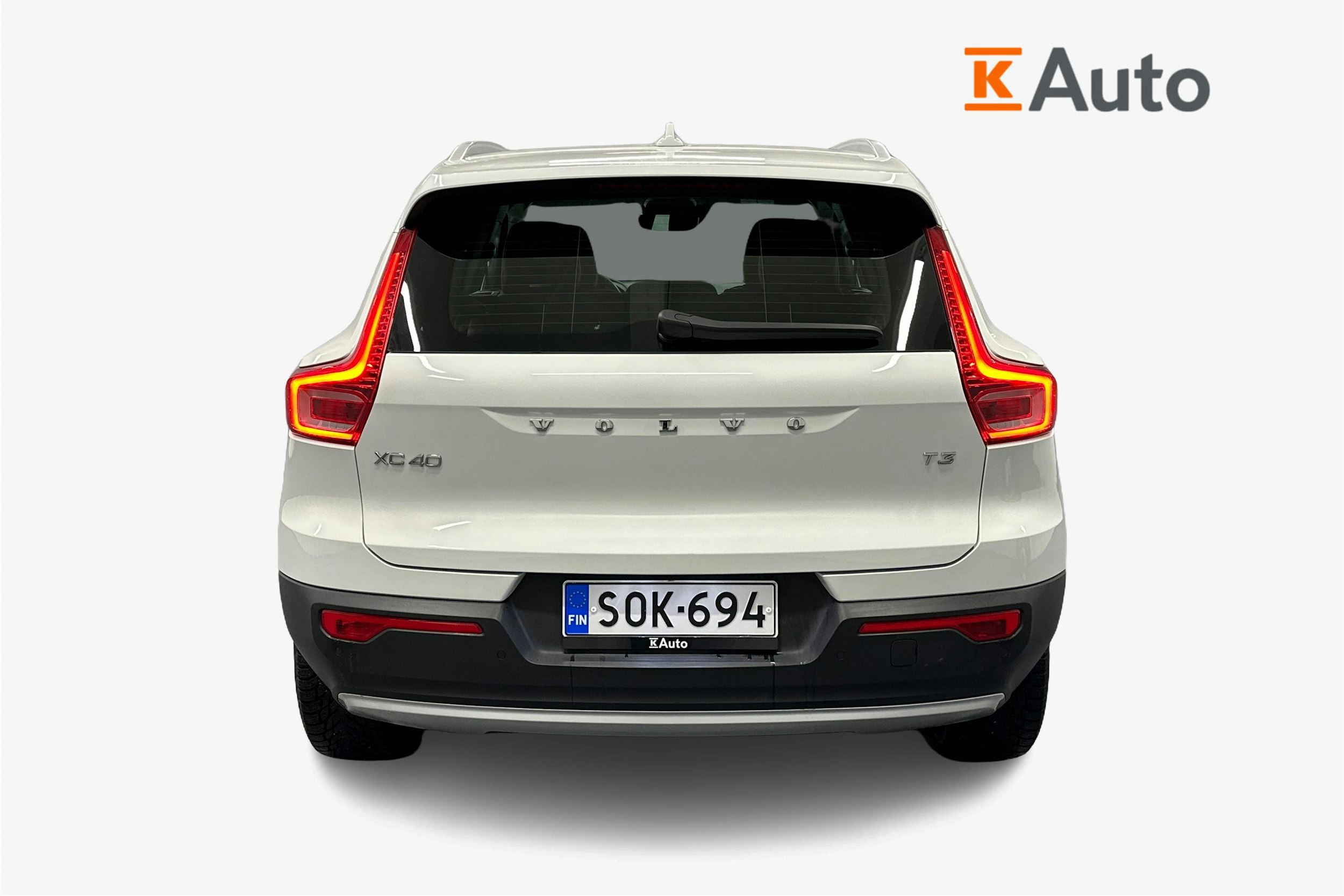 valkoinen Volvo XC40 2020 kuva 3.