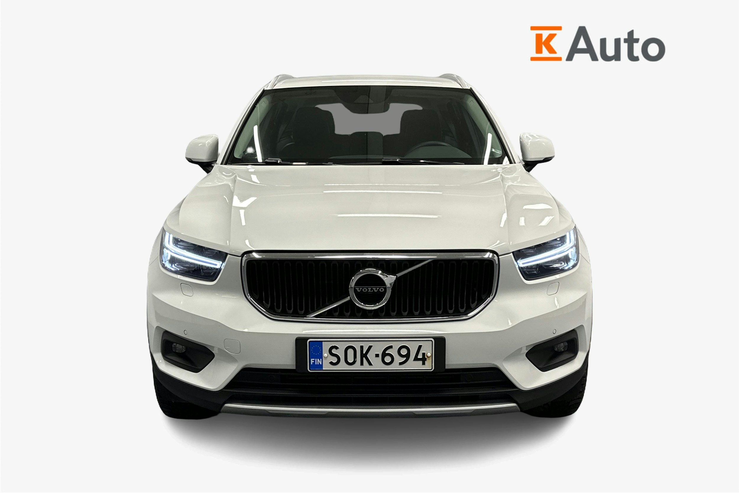 valkoinen Volvo XC40 2020 kuva 5.