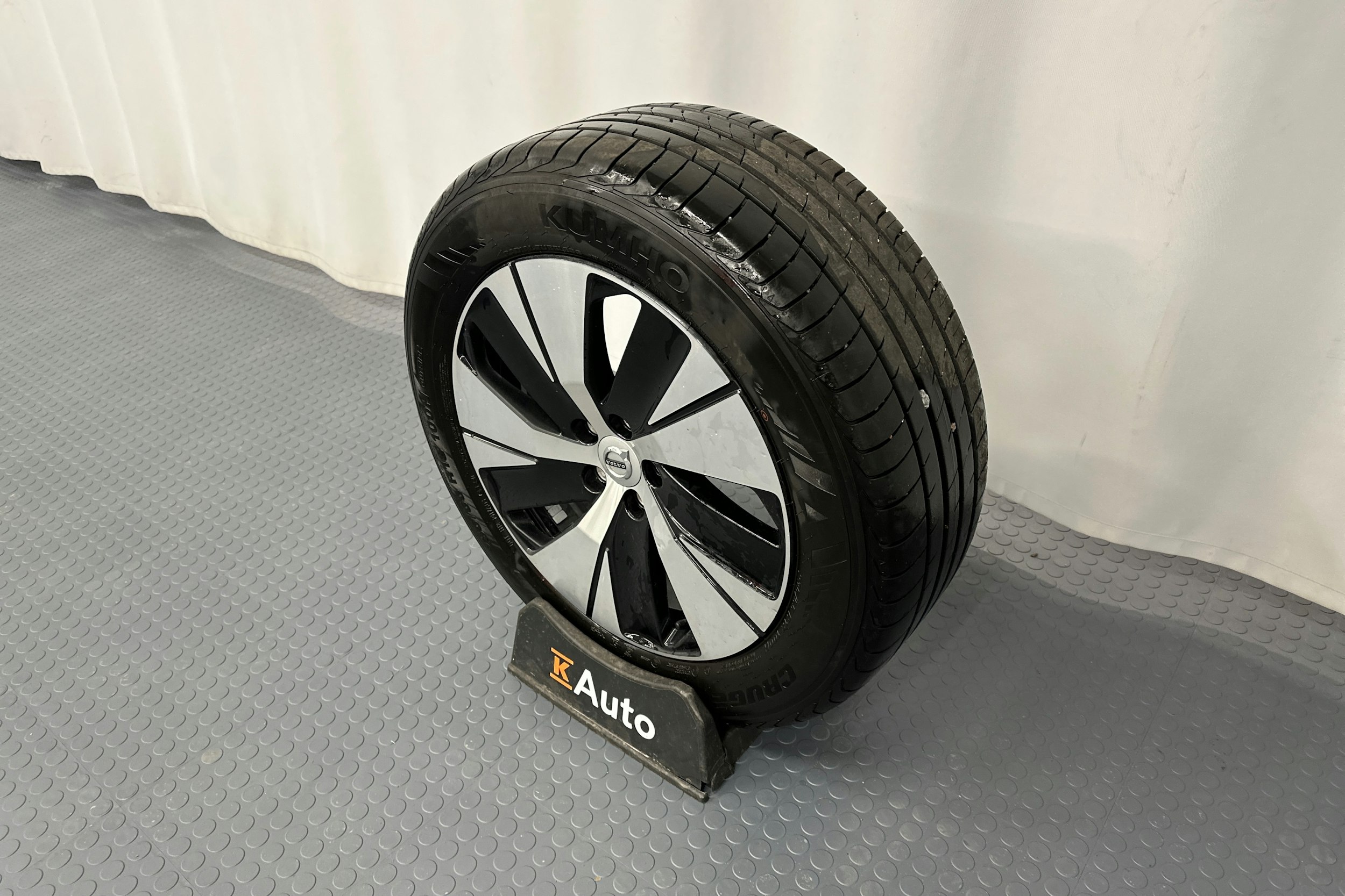 valkoinen Volvo XC40 2020 kuva 13.