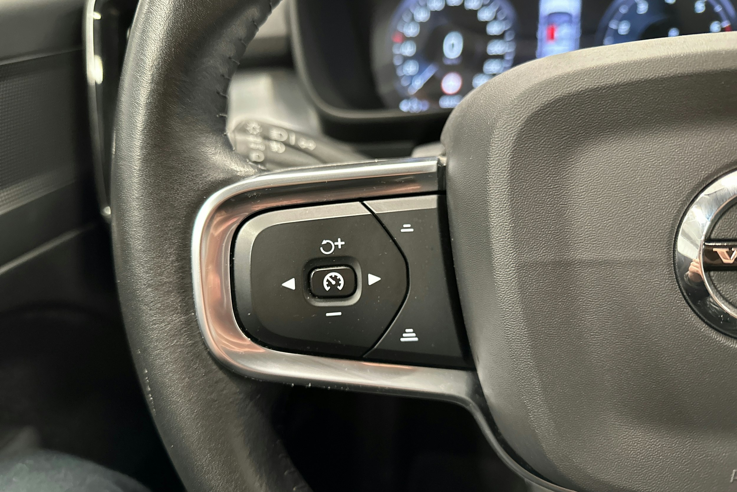 valkoinen Volvo XC40 2020 kuva 14.