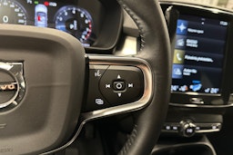 valkoinen Volvo XC40 2020 kuva 15.