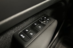 valkoinen Volvo XC40 2020 kuva 17.