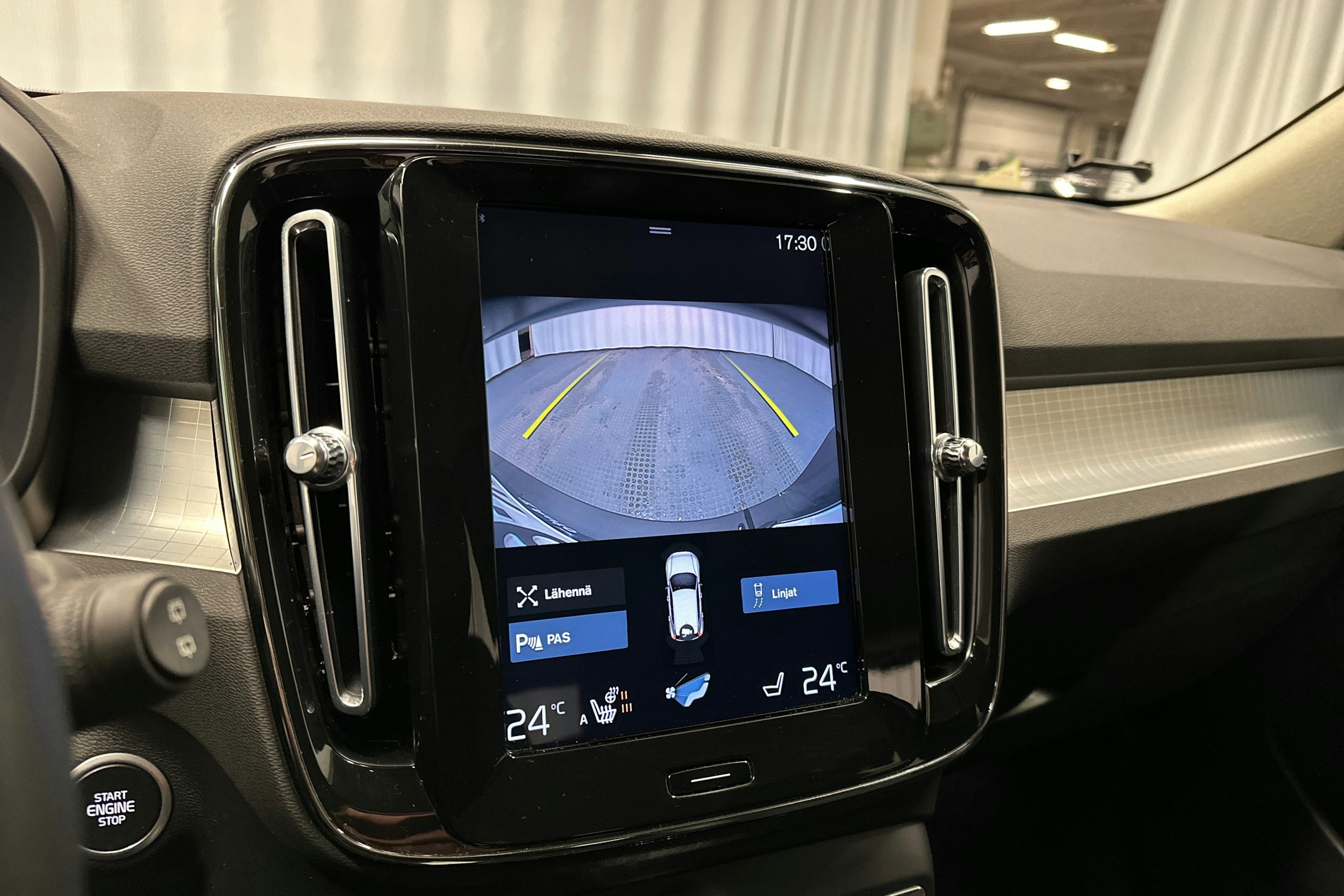 valkoinen Volvo XC40 2020 kuva 18.