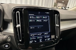 valkoinen Volvo XC40 2020 kuva 20.