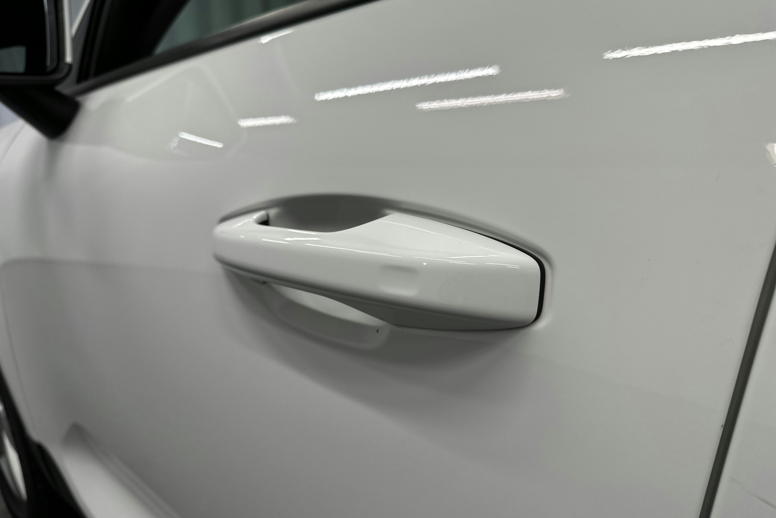 valkoinen Volvo XC40 2020 kuva 28.