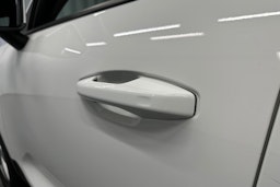 valkoinen Volvo XC40 2020 kuva 28.