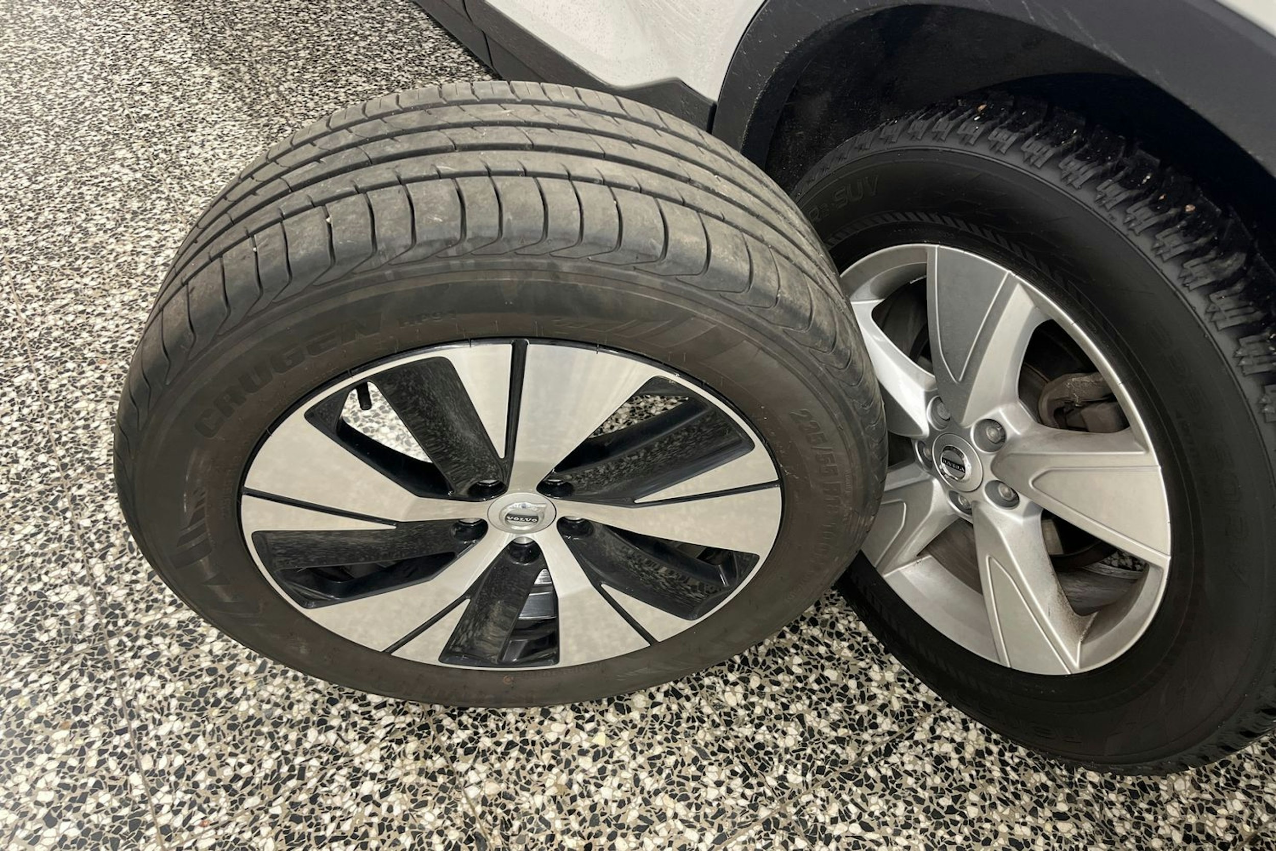 valkoinen Volvo XC40 2020 kuva 31.