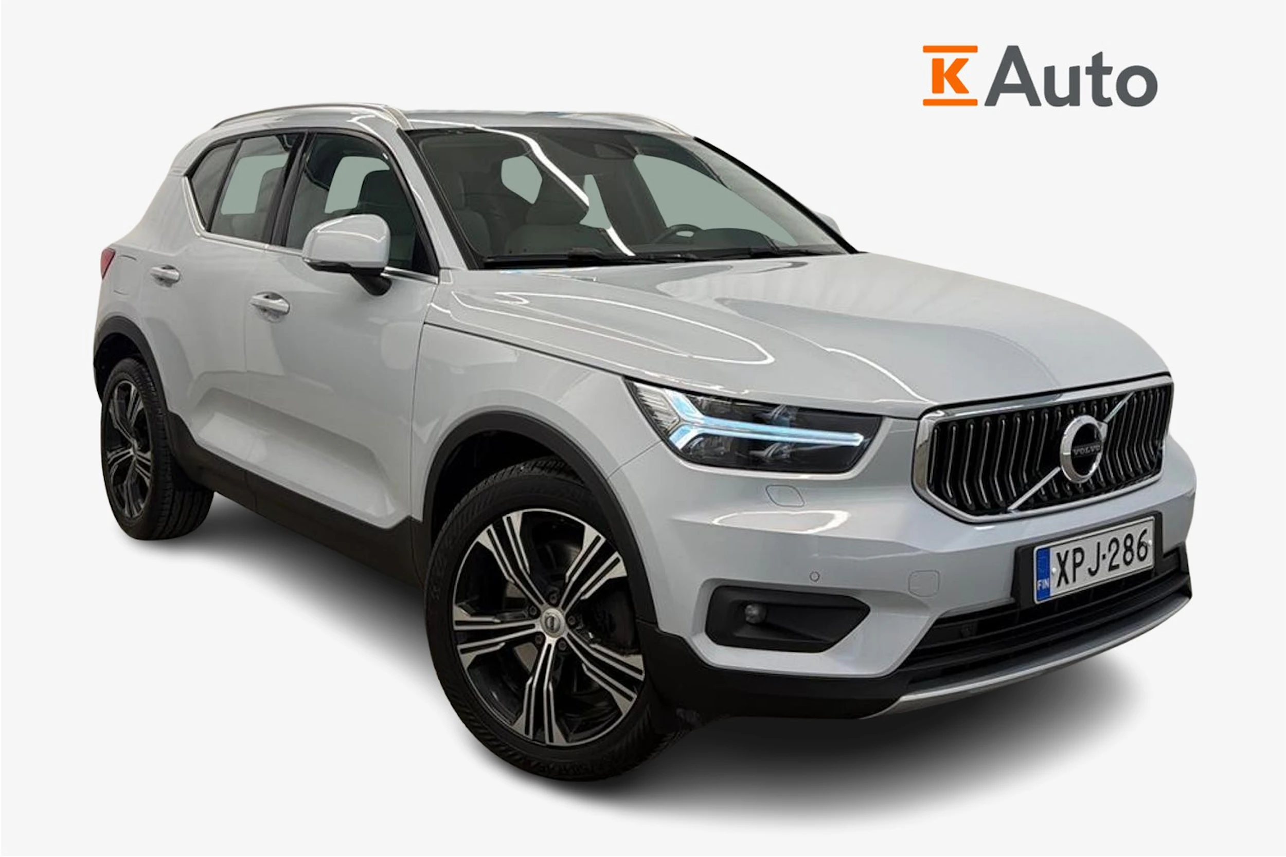 harmaa Volvo XC40 2020 kuva 1.