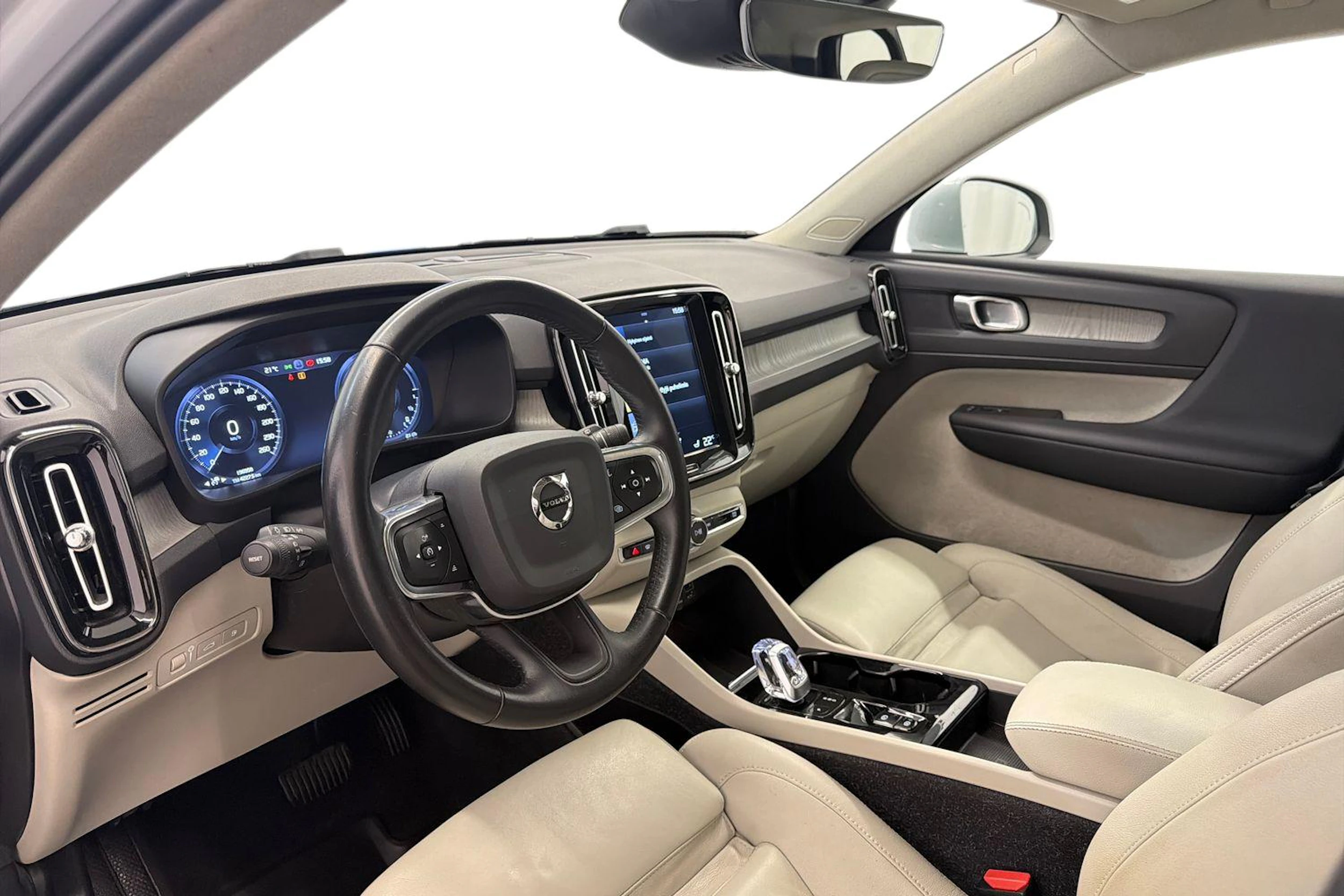 harmaa Volvo XC40 2020 kuva 6.
