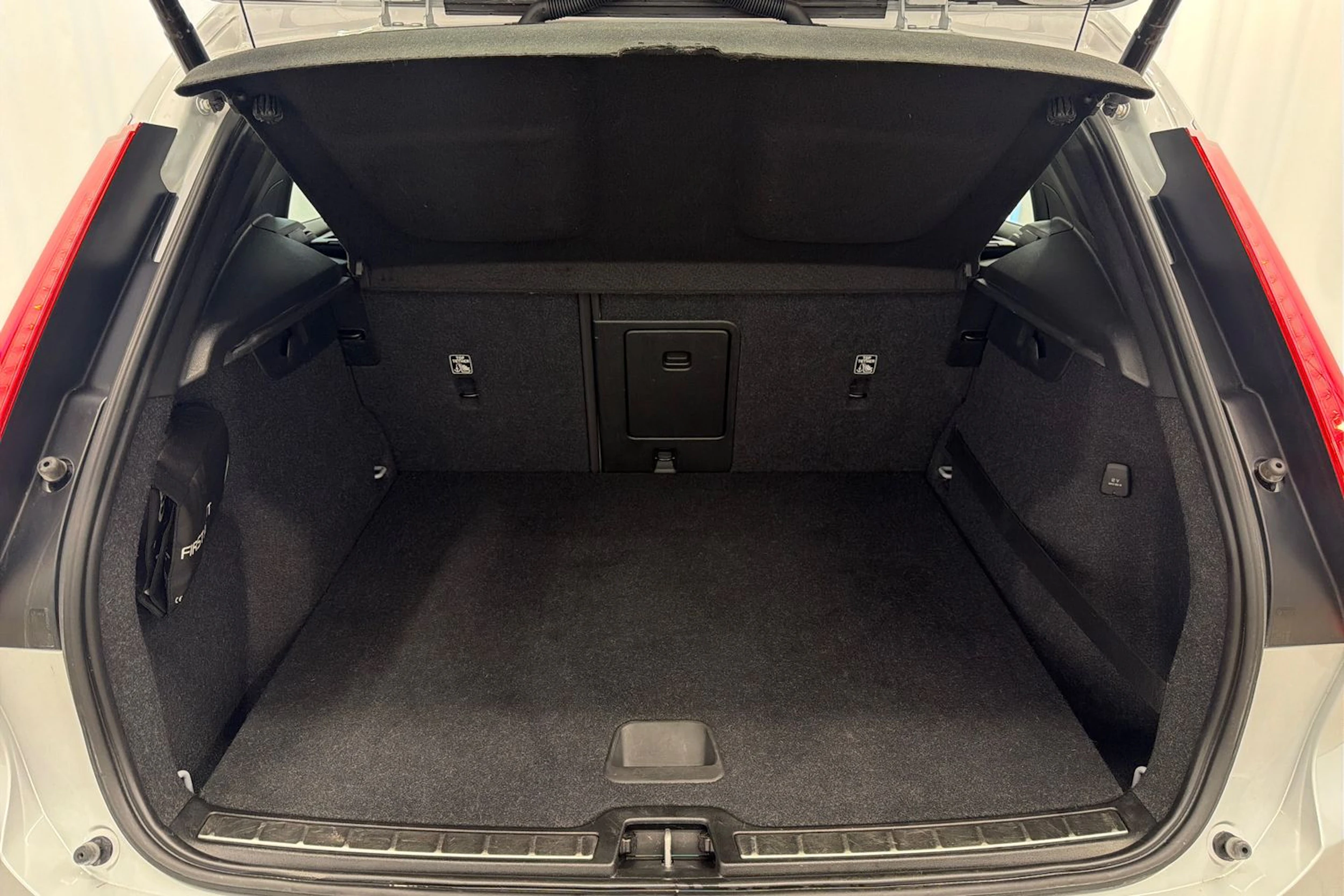harmaa Volvo XC40 2020 kuva 13.