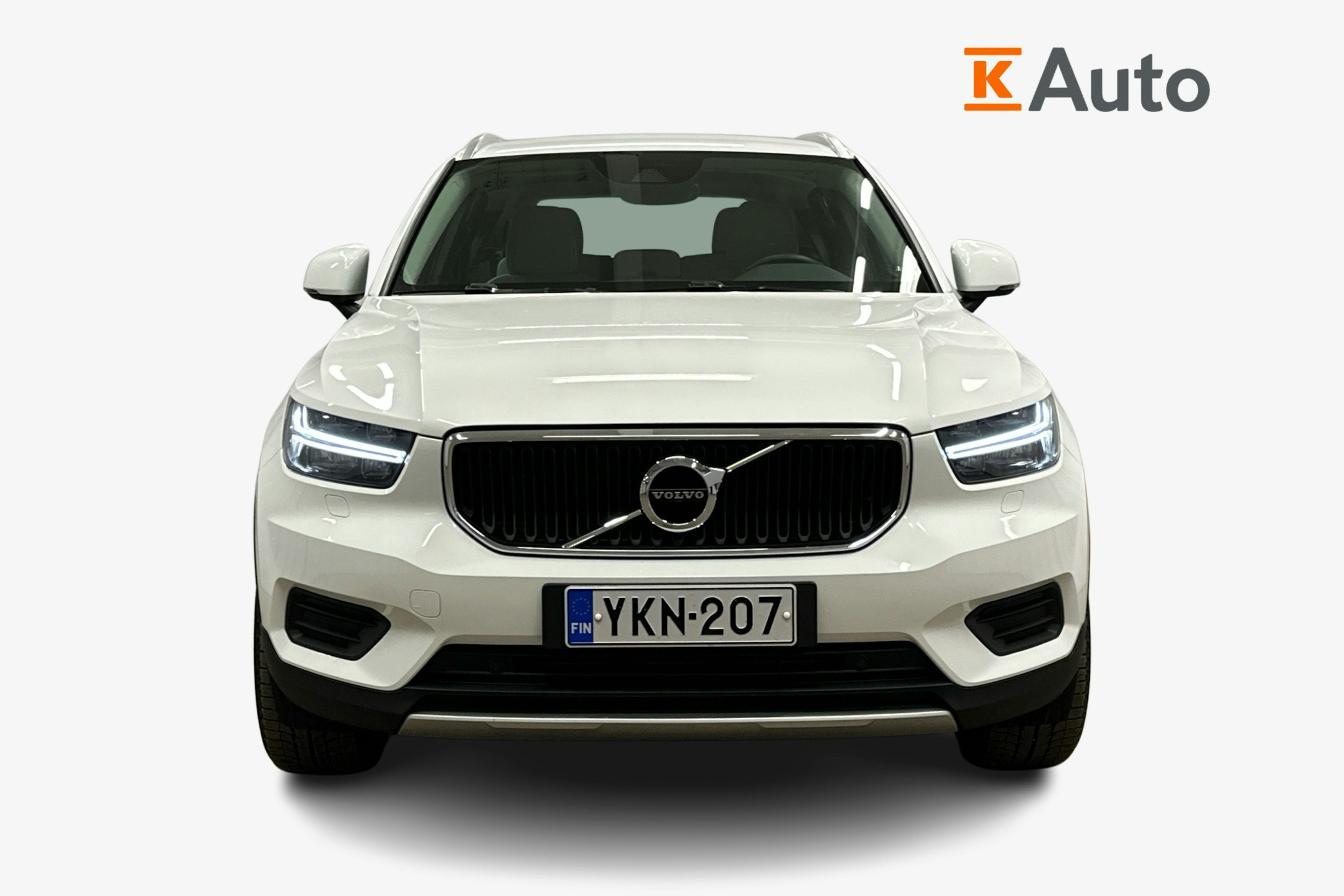 valkoinen Volvo XC40 2020 kuva 4.